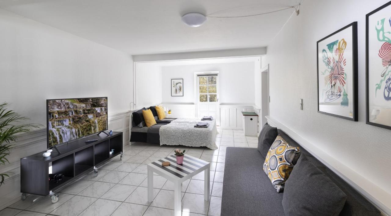 Aday - Apartment Suite 1 Aalborg Center Екстер'єр фото