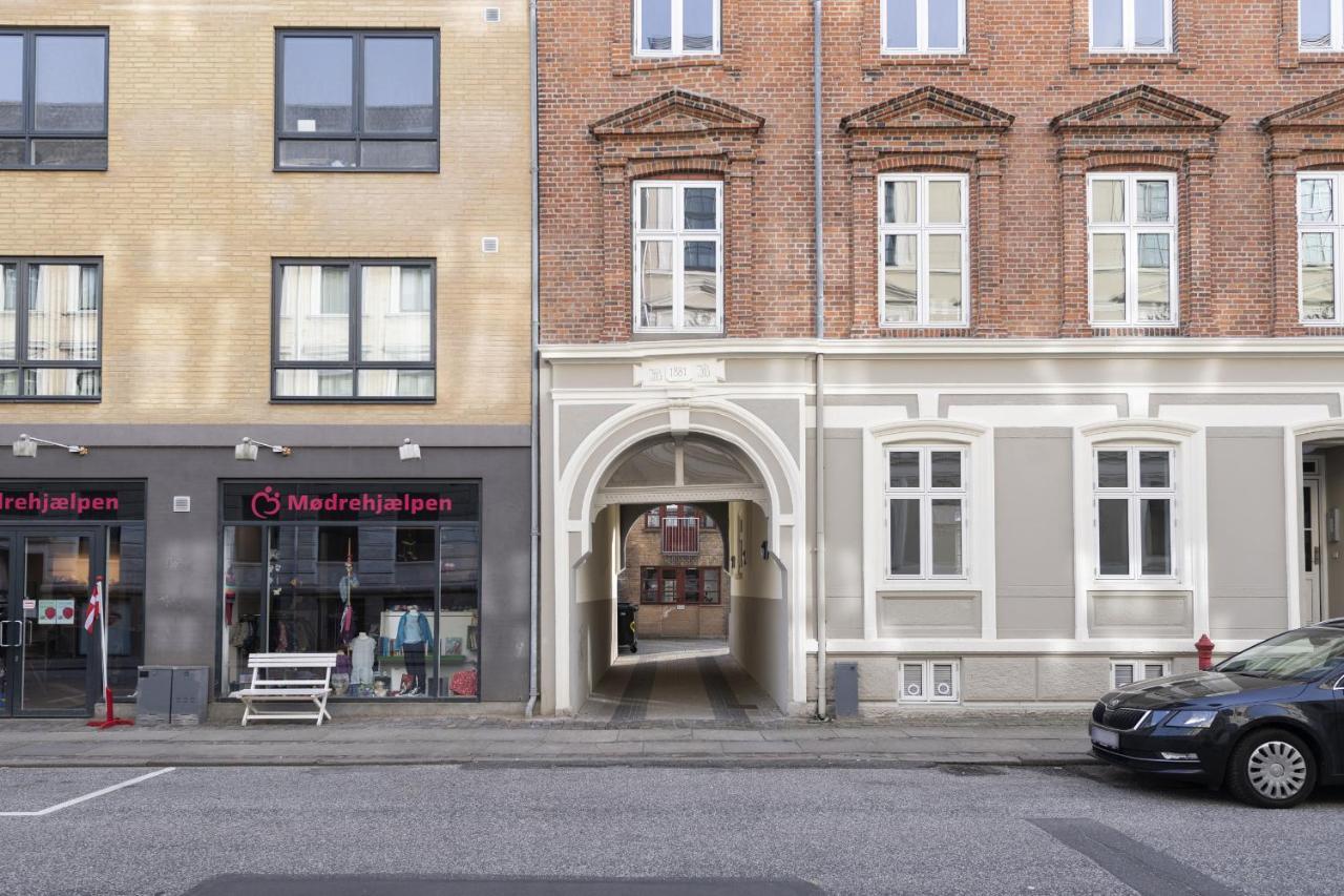 Aday - Apartment Suite 1 Aalborg Center Екстер'єр фото